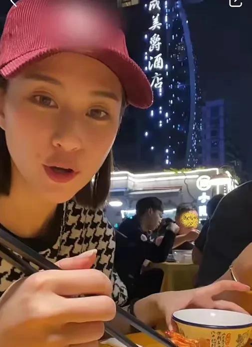 娱乐圈吃瓜爆料主播,吃瓜主播带你探秘明星幕后生活